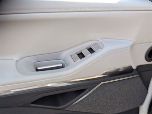 Used 2025 Lincoln Navigator Reserve image 15