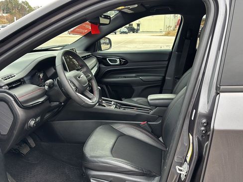 Used 2024 Jeep Compass Trailhawk image 9