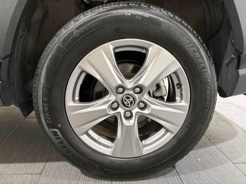 Used 2025 Toyota RAV4 XLE AWD/4WD image 23