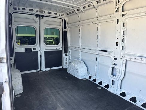 Used 2023 RAM ProMaster 2500 FWD image 17