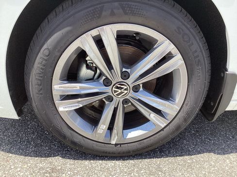 Used 2024 Volkswagen Jetta SE w/ Panoramic Sunroof Package FWD image 27