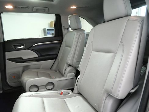 Used 2016 Toyota Highlander Limited Platinum AWD/4WD image 12