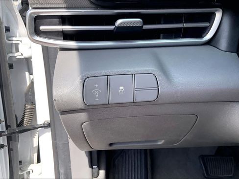 Used 2025 Hyundai Elantra SEL FWD image 33