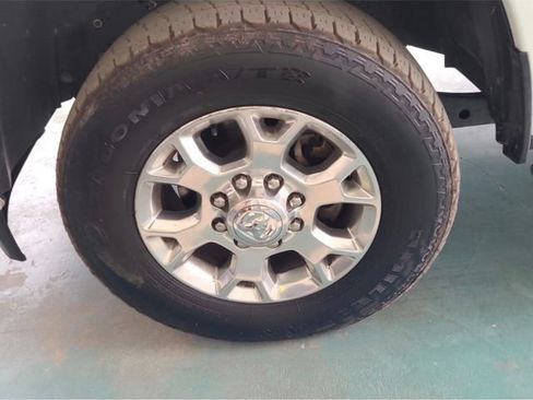 Used 2023 RAM 2500 Laramie AWD/4WD image 2