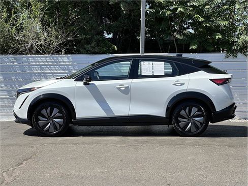 Used 2023 Nissan Ariya AWD image 13