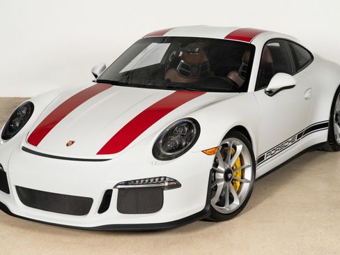 Used 2016 Porsche 911 R image 2