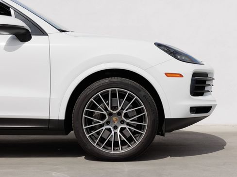 Certified 2023 Porsche Cayenne S Platinum AWD/4WD image 11