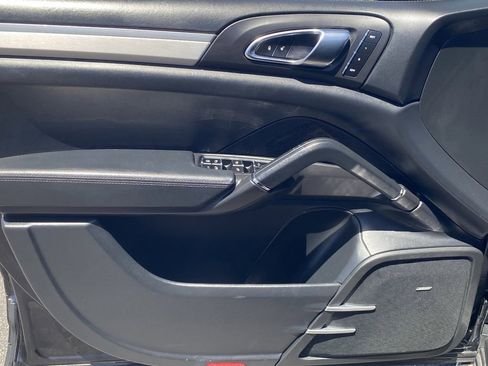 Used 2012 Porsche Cayenne Turbo AWD/4WD image 22