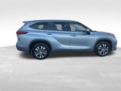 Used 2021 Toyota Highlander XLE image 8