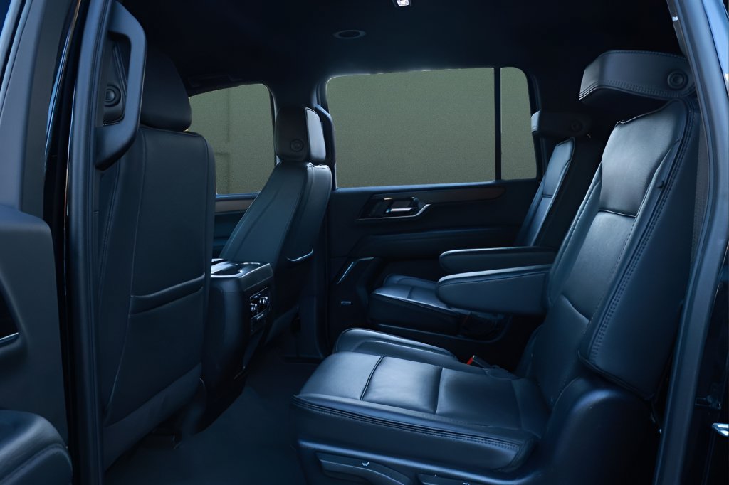 Used 2025 GMC Yukon XL Denali AWD/4WD image 25