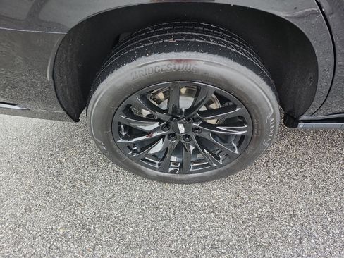 Used 2024 Cadillac Escalade Sport Platinum w/ LPO, ONYX Package image 5