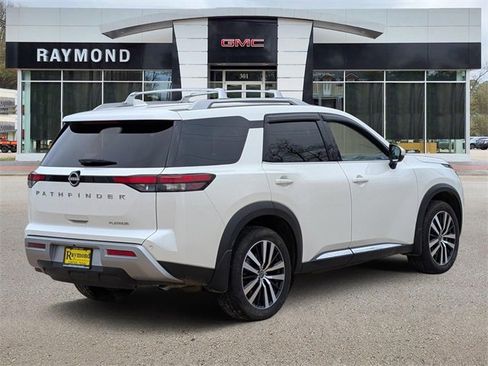 Used 2024 Nissan Pathfinder Platinum w/ Cargo Package image 4