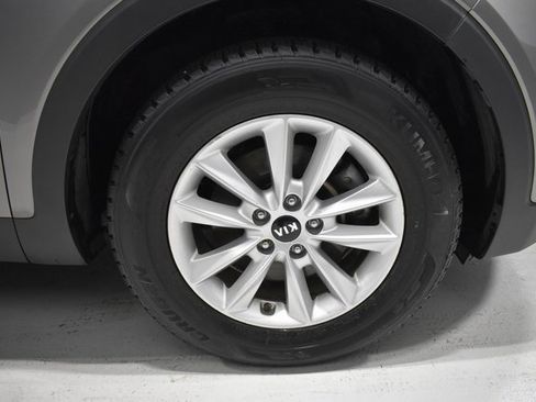 Used 2019 Kia Sorento L image 10