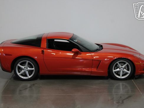Used 2011 Chevrolet Corvette Coupe w/ 1LT image 11