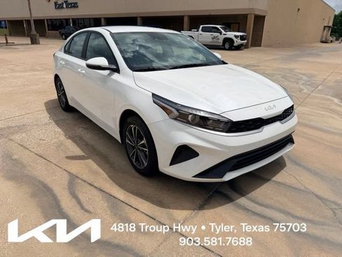 Used 2024 Kia Forte LXS w/ LXS Technology Package FWD image 1