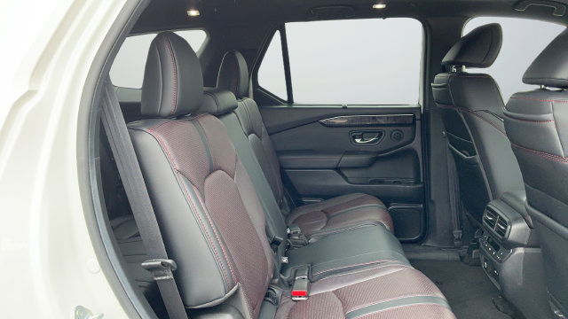 Used 2025 Honda Pilot Black Edition image 22