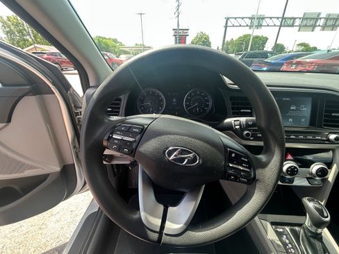 Used 2019 Hyundai Elantra SEL FWD image 7