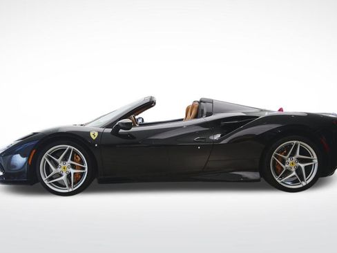Used 2022 Ferrari F8 Tributo image 2
