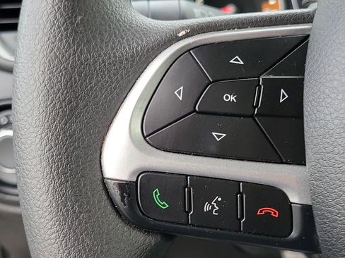 Used 2023 Jeep Renegade Latitude image 3