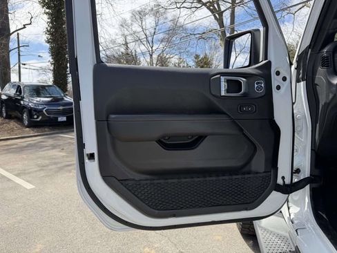 Used 2022 Jeep Wrangler Unlimited Sahara AWD/4WD image 24