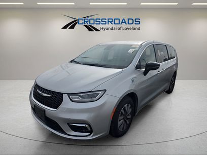 Used 2024 Chrysler Pacifica Select