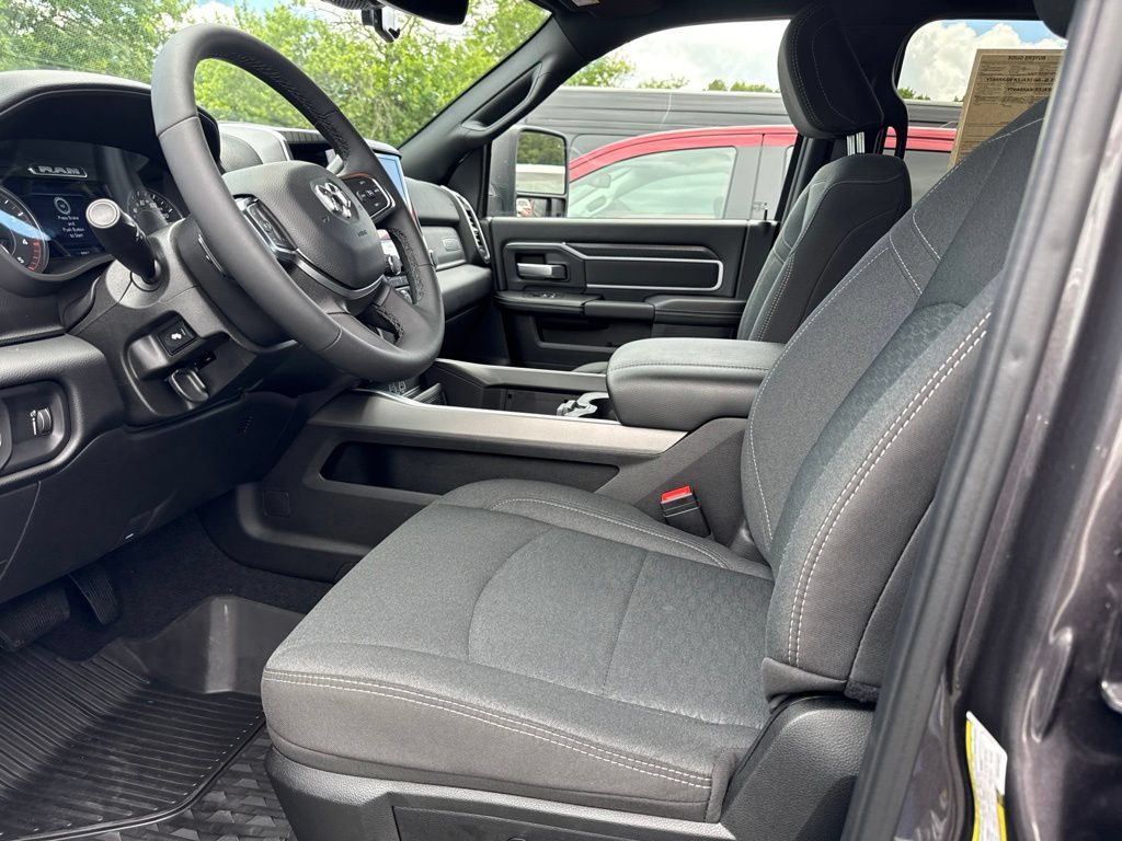 Used 2025 RAM 3500 Big Horn AWD/4WD image 3
