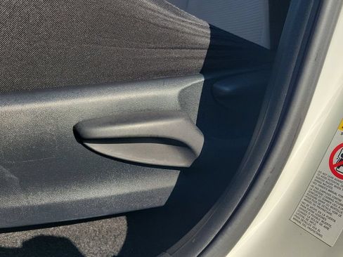 Used 2018 Toyota RAV4 XLE AWD/4WD image 16