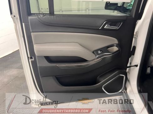 Used 2018 Chevrolet Suburban LT RWD image 32