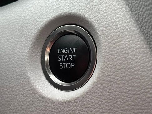 Used 2026 Toyota Corolla SE FWD image 12