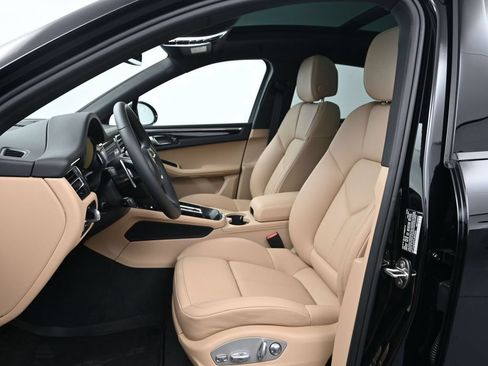 Certified 2026 Porsche Macan AWD/4WD image 5