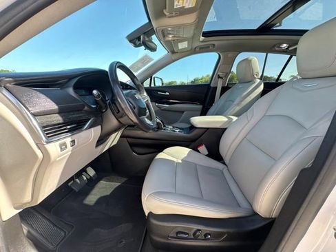 Used 2022 Cadillac XT4 Premium Luxury w/ Enhanced Visibility Package FWD image 2