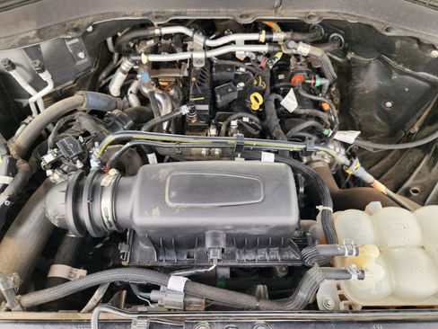Used 2021 Ford Explorer XLT w/ Equipment Group 202A RWD image 34