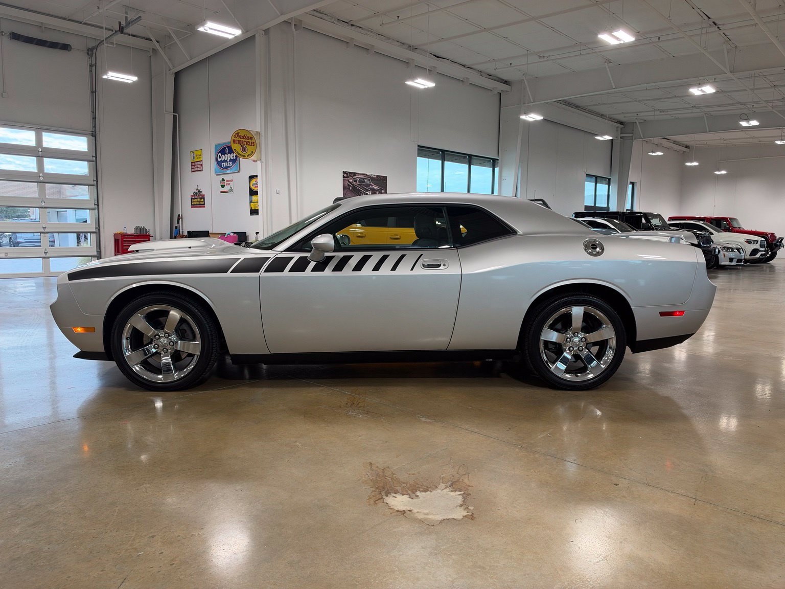 Used 2010 Dodge Challenger R/T RWD image 5