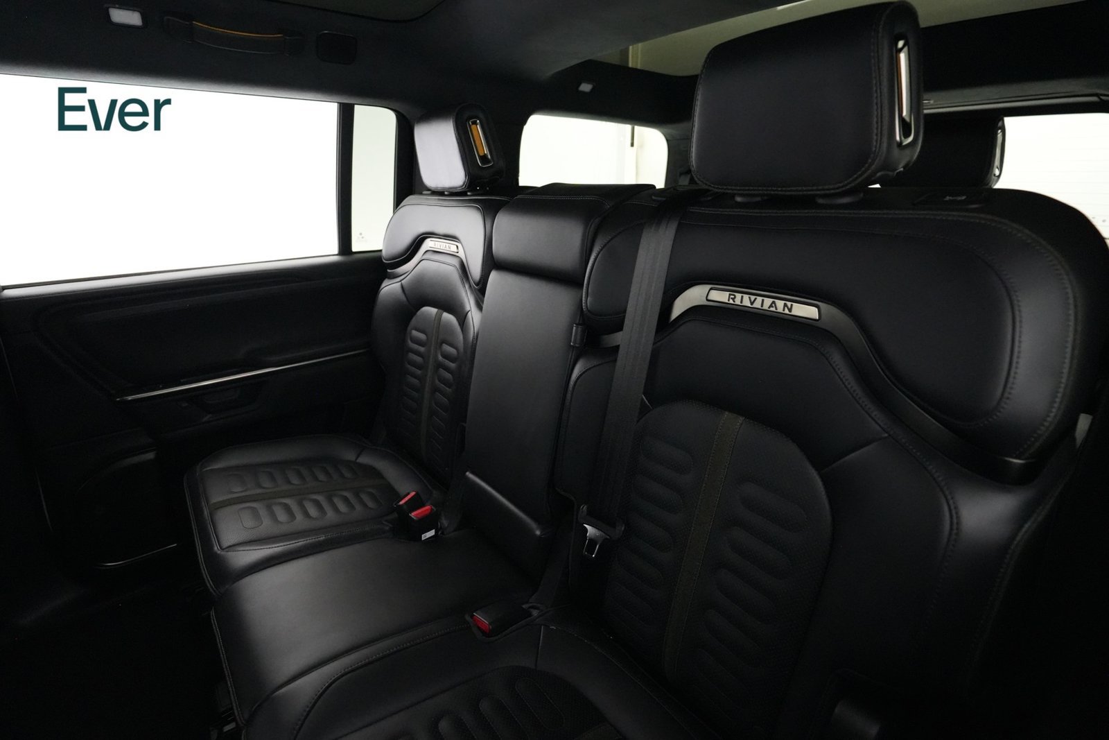 Used 2025 Rivian R1S Adventure Dual AWD/4WD image 24