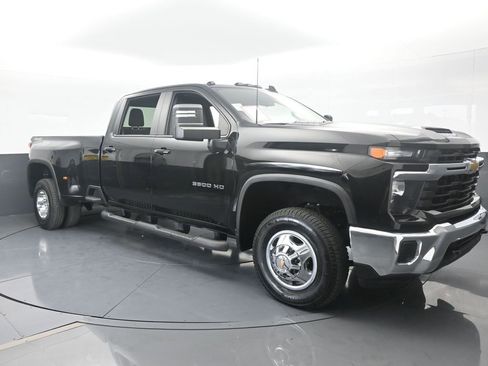 Used 2024 Chevrolet Silverado 3500 LT image 8