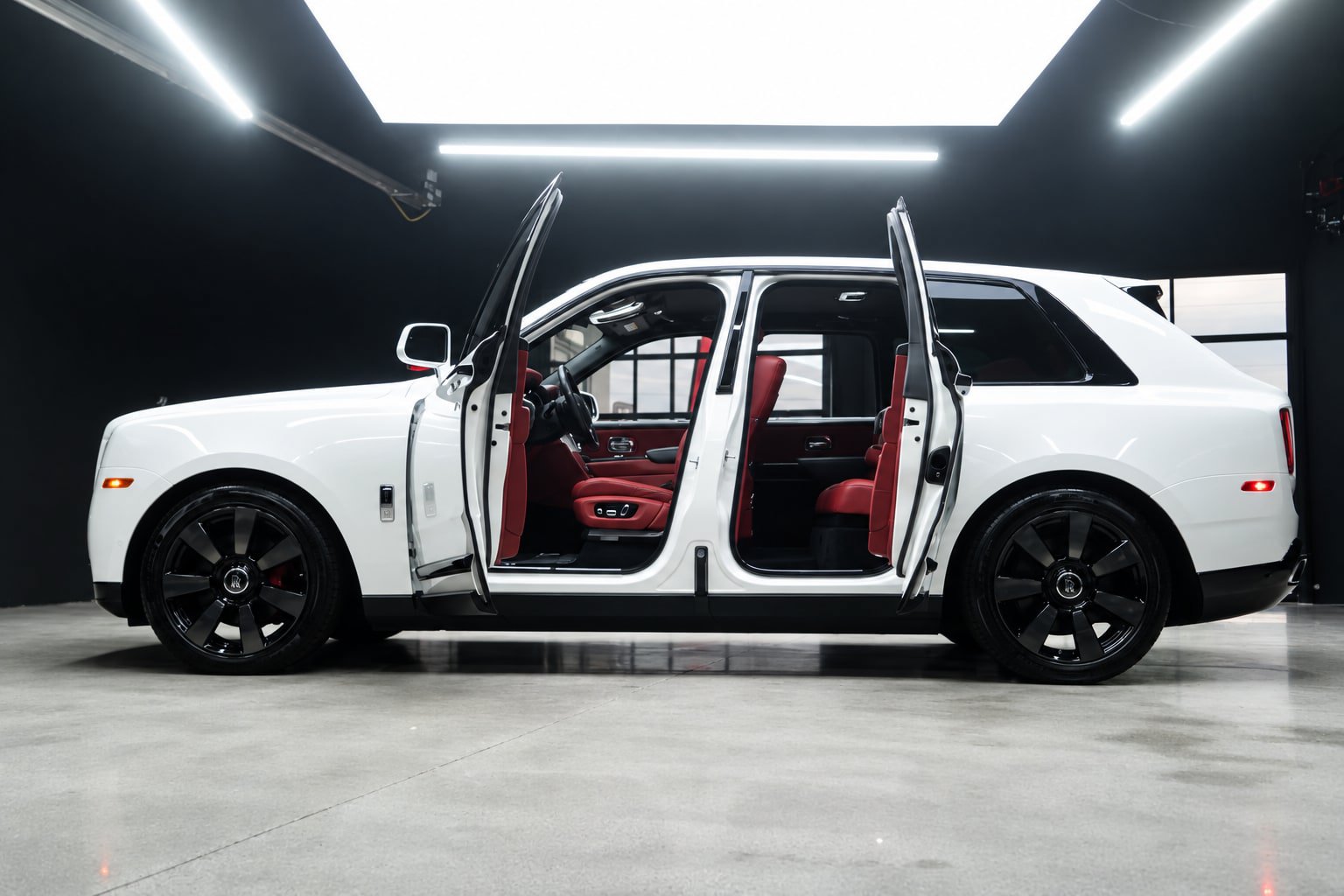 Used 2022 Rolls-Royce Cullinan AWD/4WD image 14