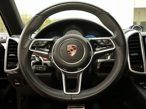 Used 2017 Porsche Cayenne S image 12