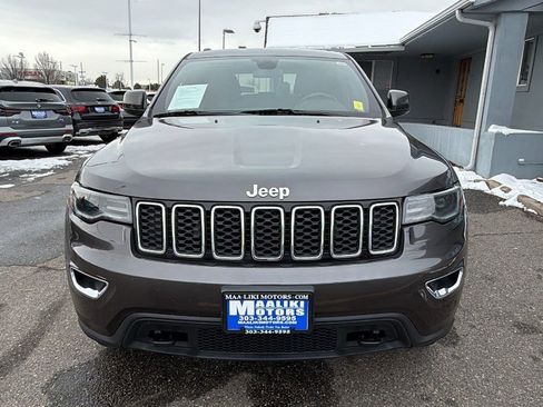 Used 2021 Jeep Grand Cherokee Laredo image 2