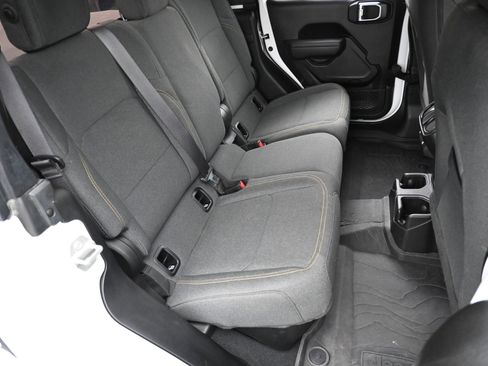 Used 2024 Jeep Gladiator Sport image 18