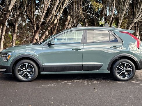 Certified 2025 Kia Niro EX image 7