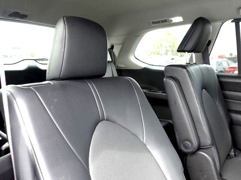 Certified 2025 Toyota Grand Highlander AWD image 13