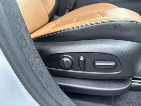 Used 2020 Chevrolet Equinox Premier FWD image 12