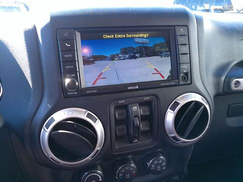 Used 2014 Jeep Wrangler Unlimited Sahara w/ Connectivity Group image 15