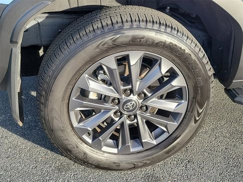 Used 2024 Toyota Land Cruiser image 26