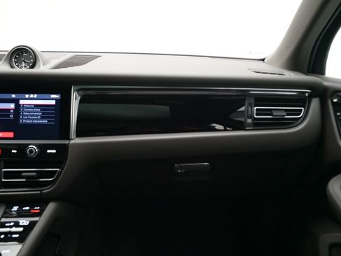Certified 2023 Porsche Macan AWD/4WD image 25