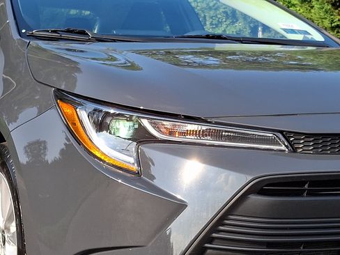 Used 2025 Toyota Corolla LE w/ LE Premium Package FWD image 9