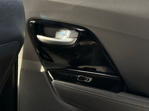 Used 2018 Kia Niro EX image 39