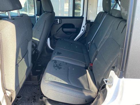 Used 2025 Jeep Wrangler Willys image 21