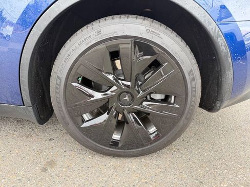 Used 2021 Tesla Model Y Long Range image 3