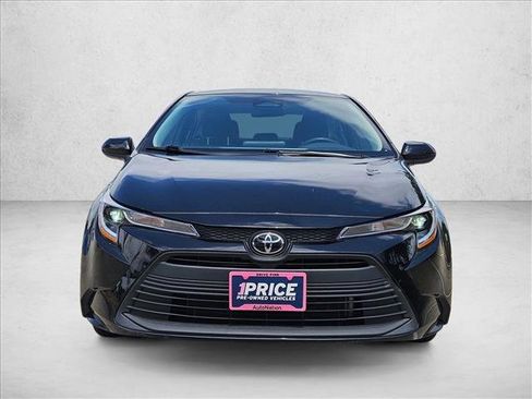 Used 2025 Toyota Corolla LE FWD image 2